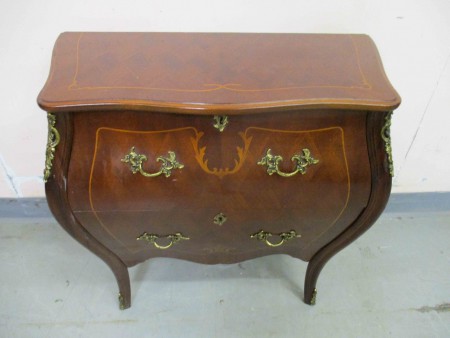 2440 - Komodicka rokoko styl  1960  68 x 33 cm  V - 66 cm  -  PRODANO